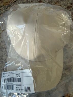 ALO Yoga Satin Baseball Cap in Cream